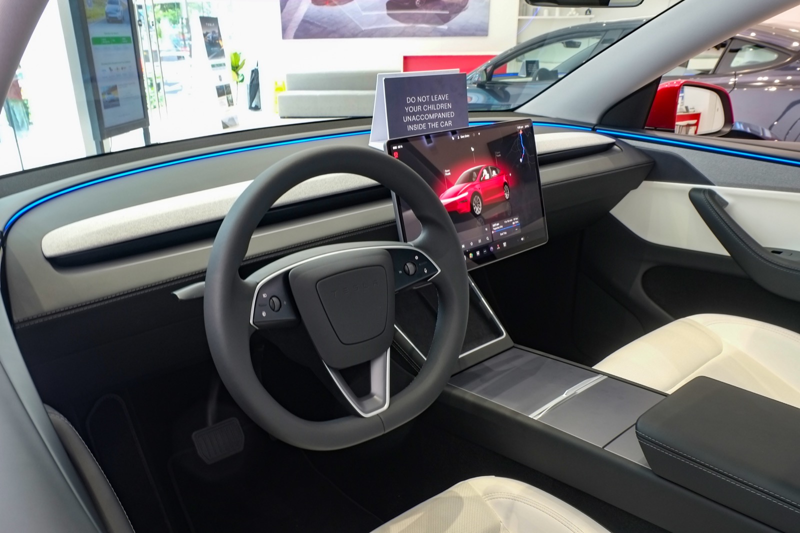 Model Y RWD 썸네일 3
