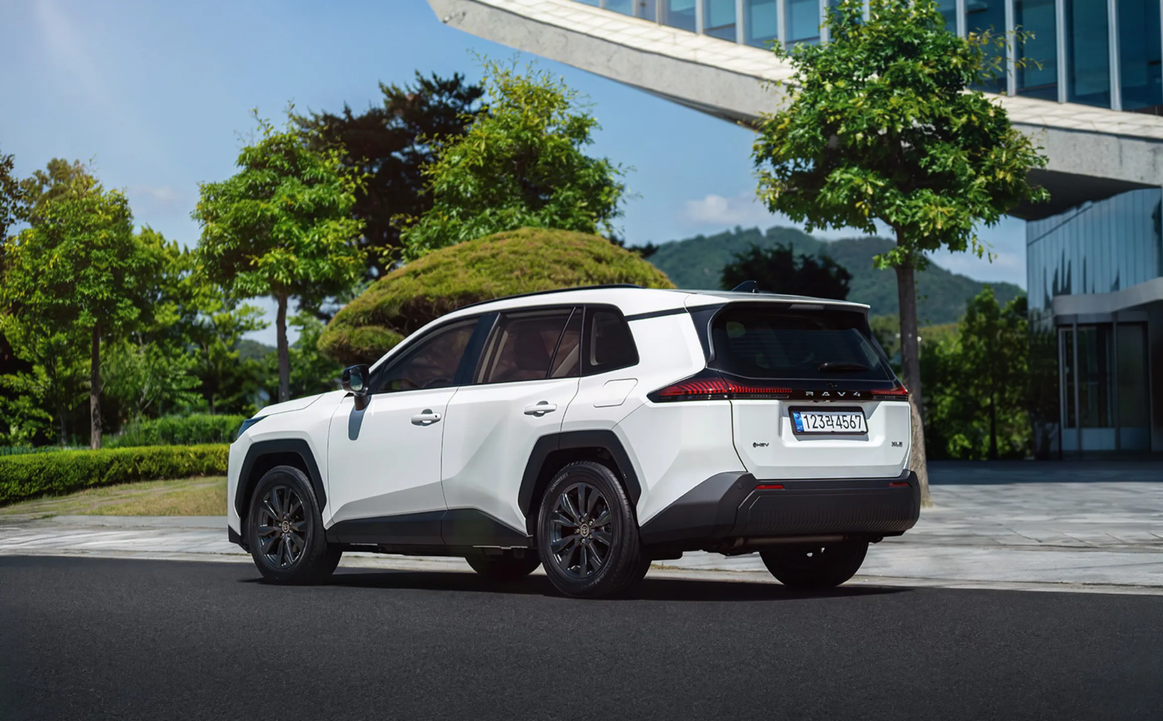 RAV4 2.5 HEV 썸네일 3
